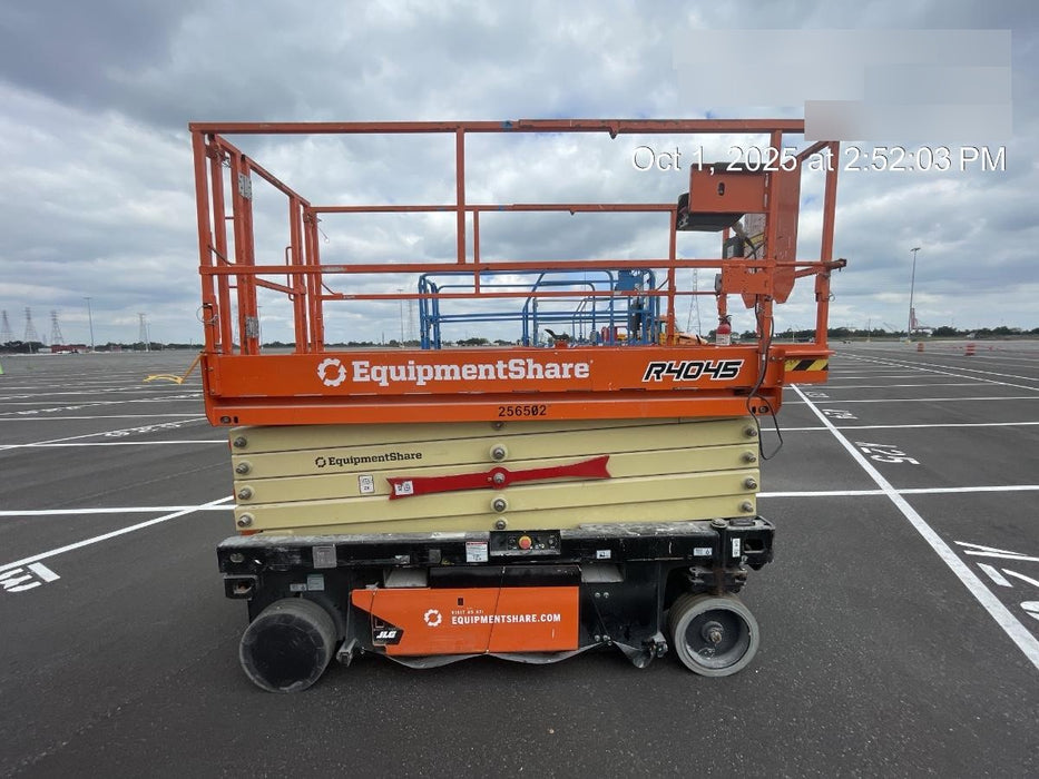 2022 JLG R4045