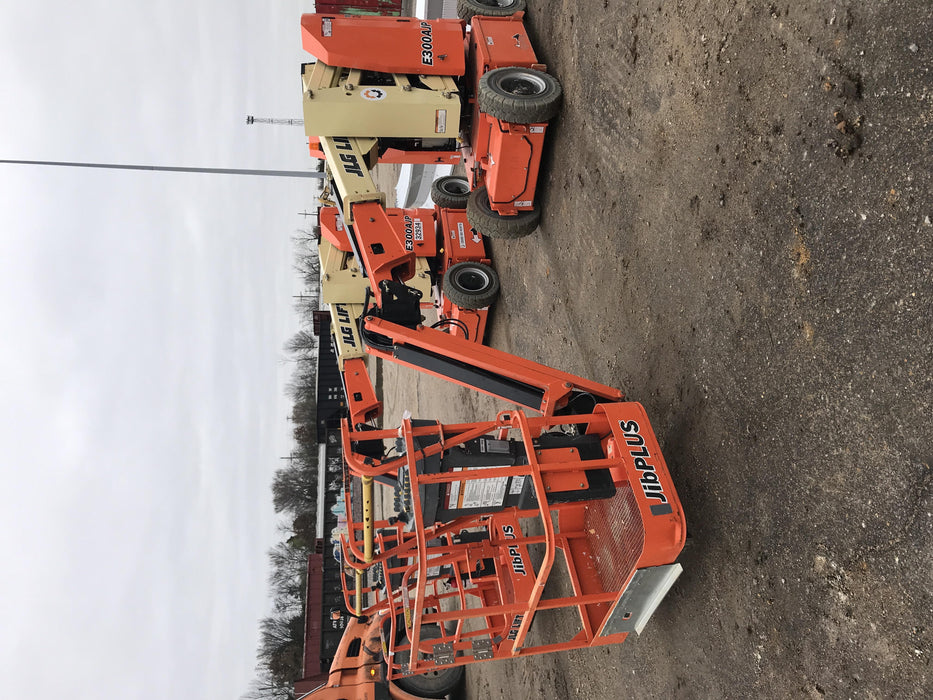 2019 JLG E300AJP