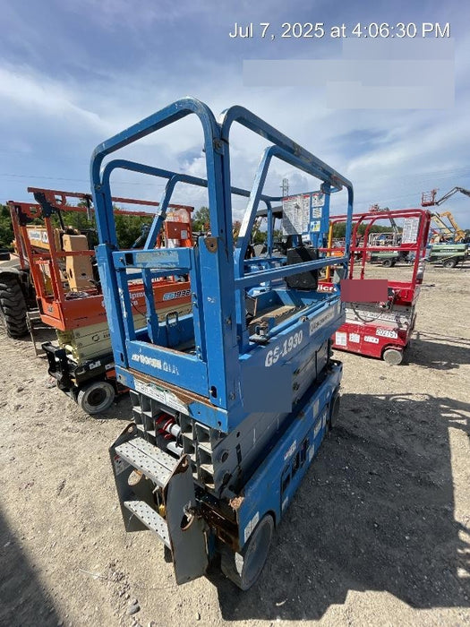 2020 Genie GS-1930 Solid Non Marking Tires, Beacon, Folding rails with half height swing gate