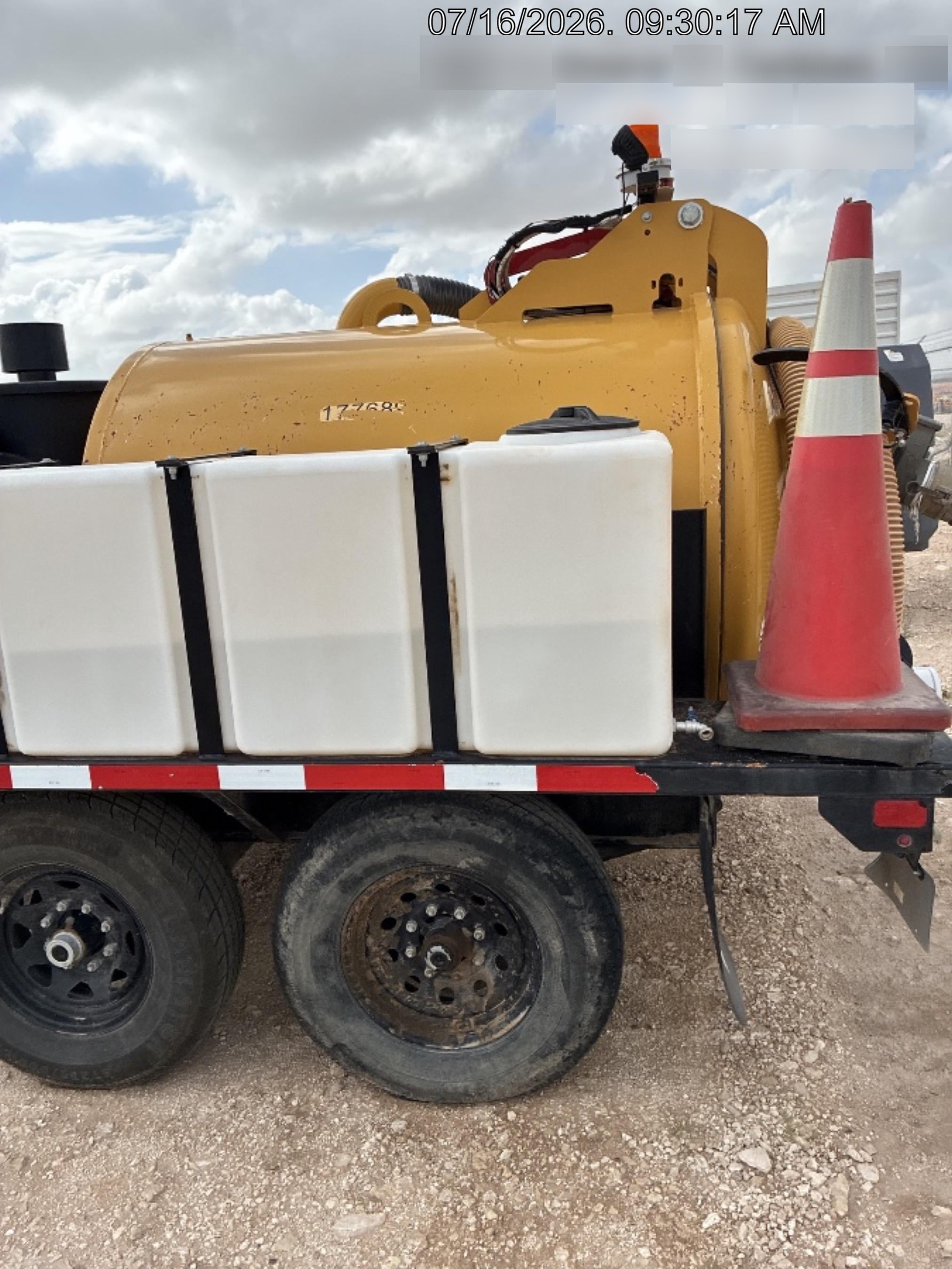 2021 VAC-TRON LP573XDT