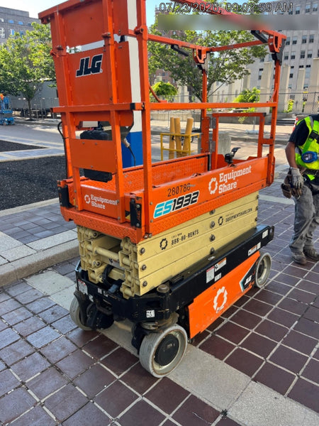 2022 JLG ES1932