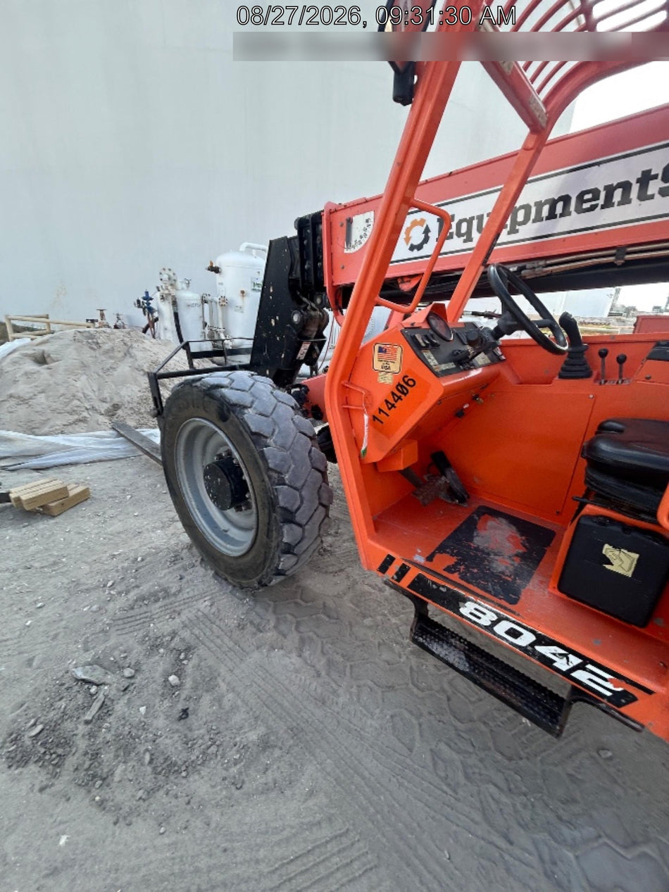 2020 Skytrak 8042 74 Hp, FF Tires, Work Lights, Beacon, Aux Hydraulics, Back up Alarm, Lifting Eye, ES Decals