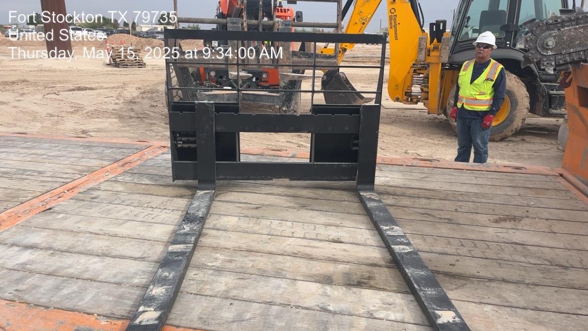 2025 ARROW MATERIAL HANDLING 60" Pallet Forks - Arrow