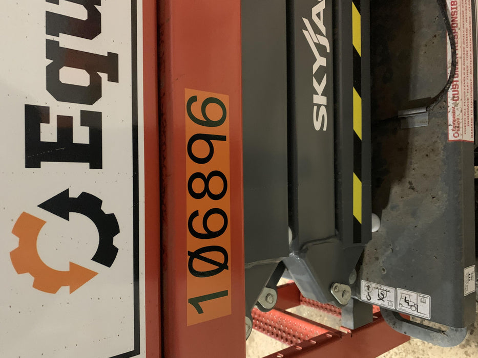 2020 Skyjack SJIII-3219 Solid NM Tires, Half height spring hinged entry gate, Dual Beacons, 800W Inverter