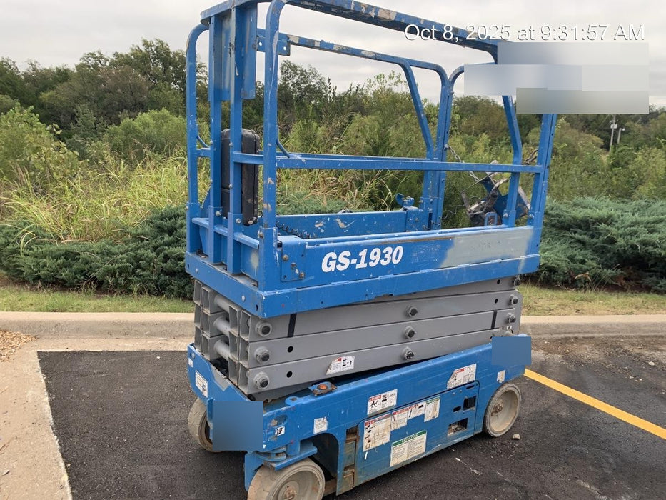 2019 Genie GS-1930 Fixed rails with chain Entry