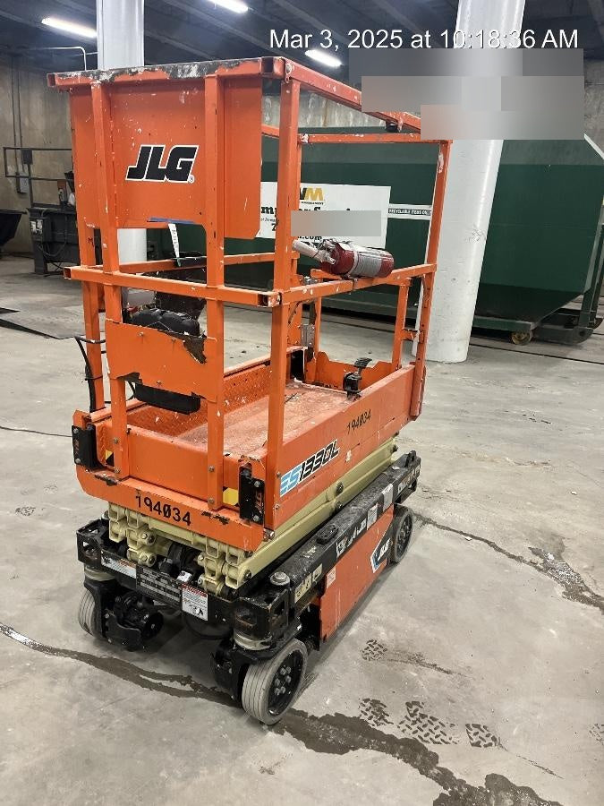 2021 JLG ES1330L