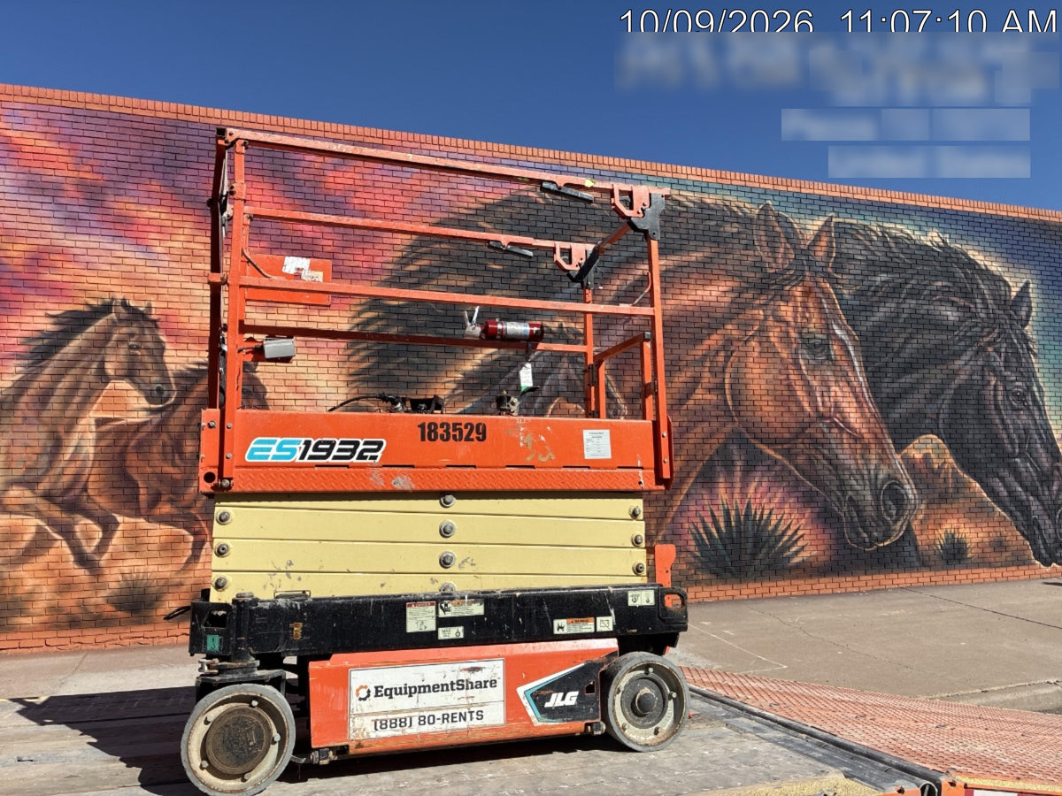 2021 JLG ES1932
