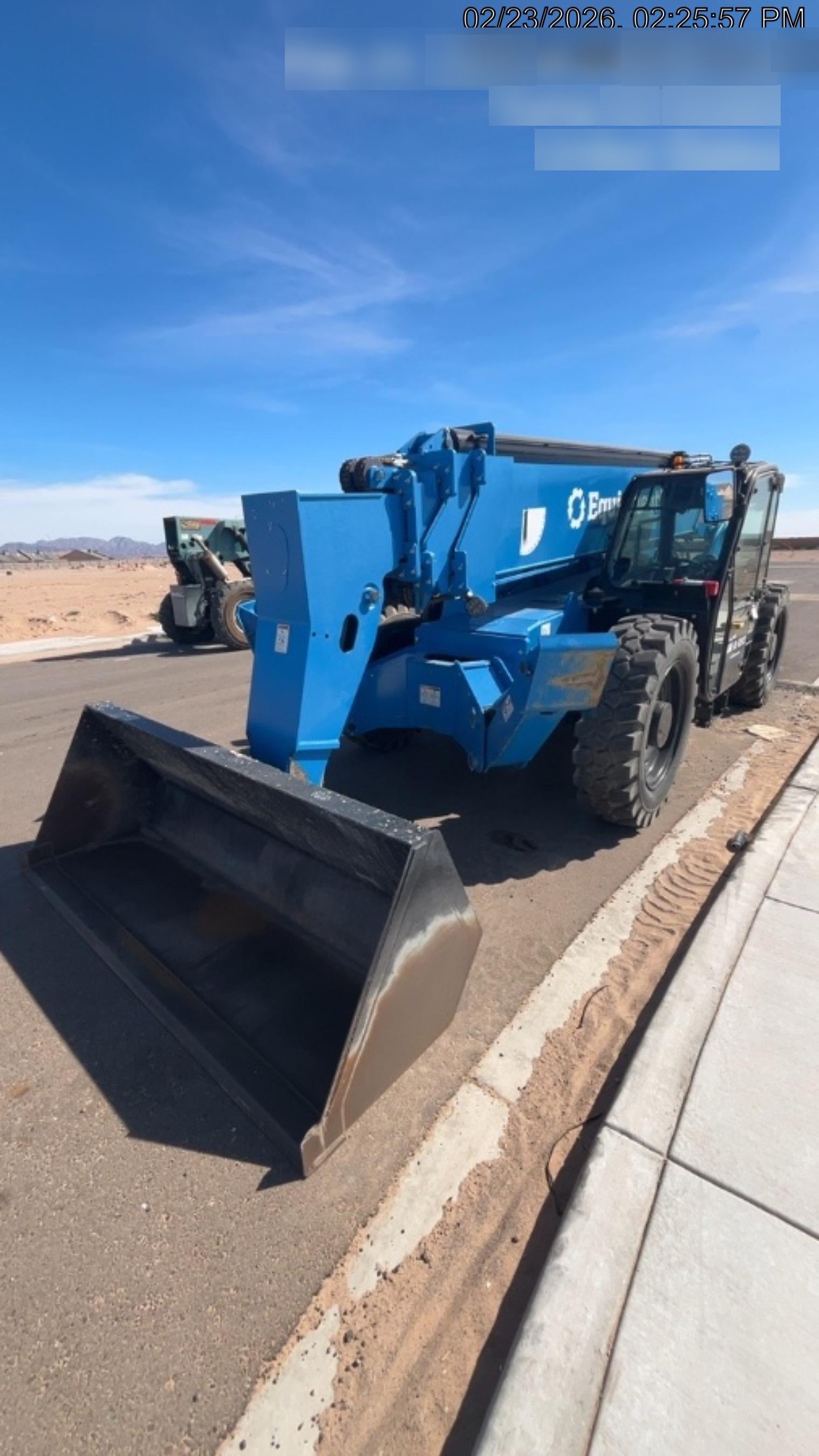 2025 JLG 1001100823