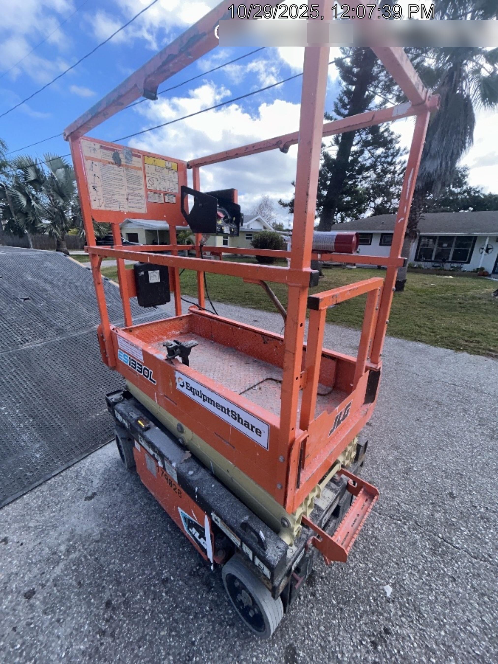 2021 JLG ES1330L