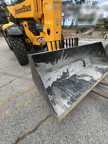 2025 JLG 1001100823