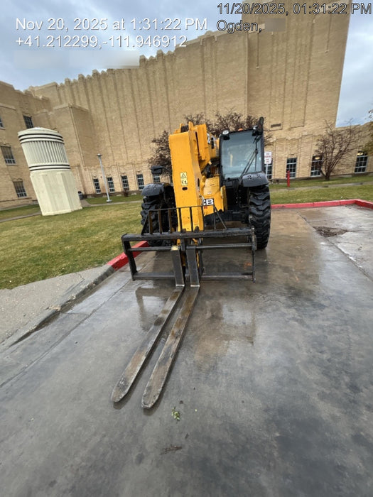 2019 JCB 509-42 Cab/Heat/Air, 74 HP, Solid Tires, STD Worklight, Beacon, Aux Hydraulics, Lifting Eye, Back up Alarm w/66" Carriage/60" Forks