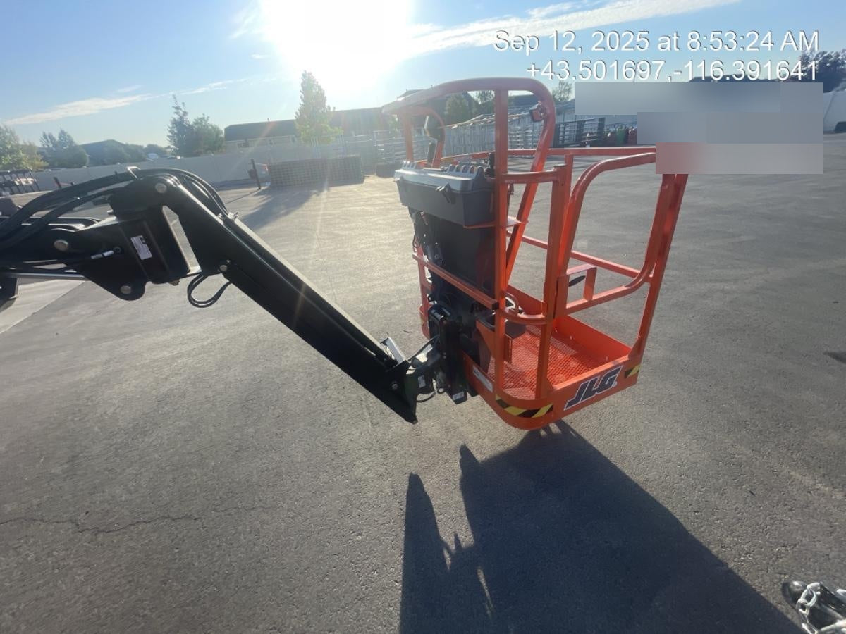 2025 JLG E300AJP