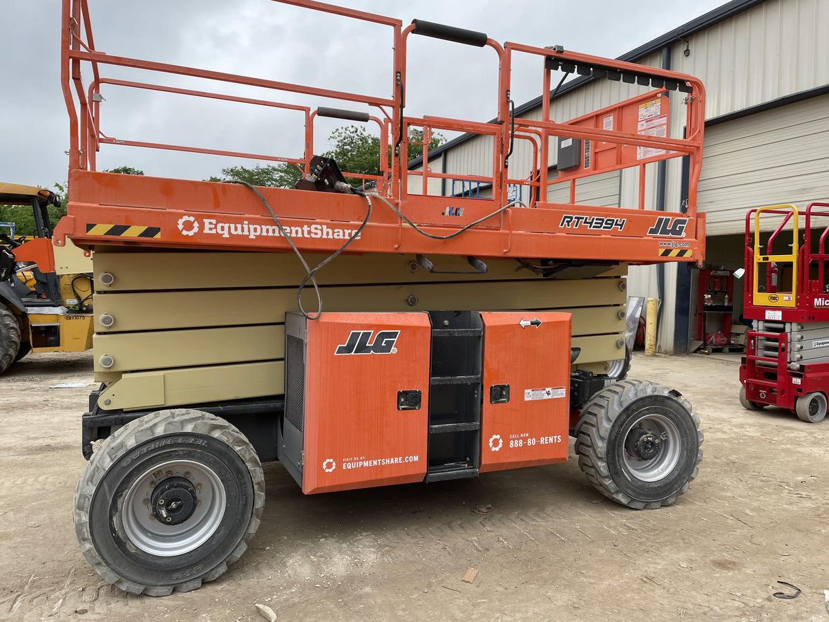2023 JLG RT4394
