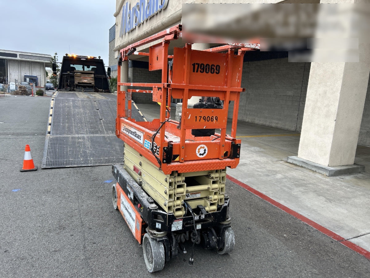 2021 JLG ES1932