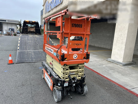 2021 JLG ES1932