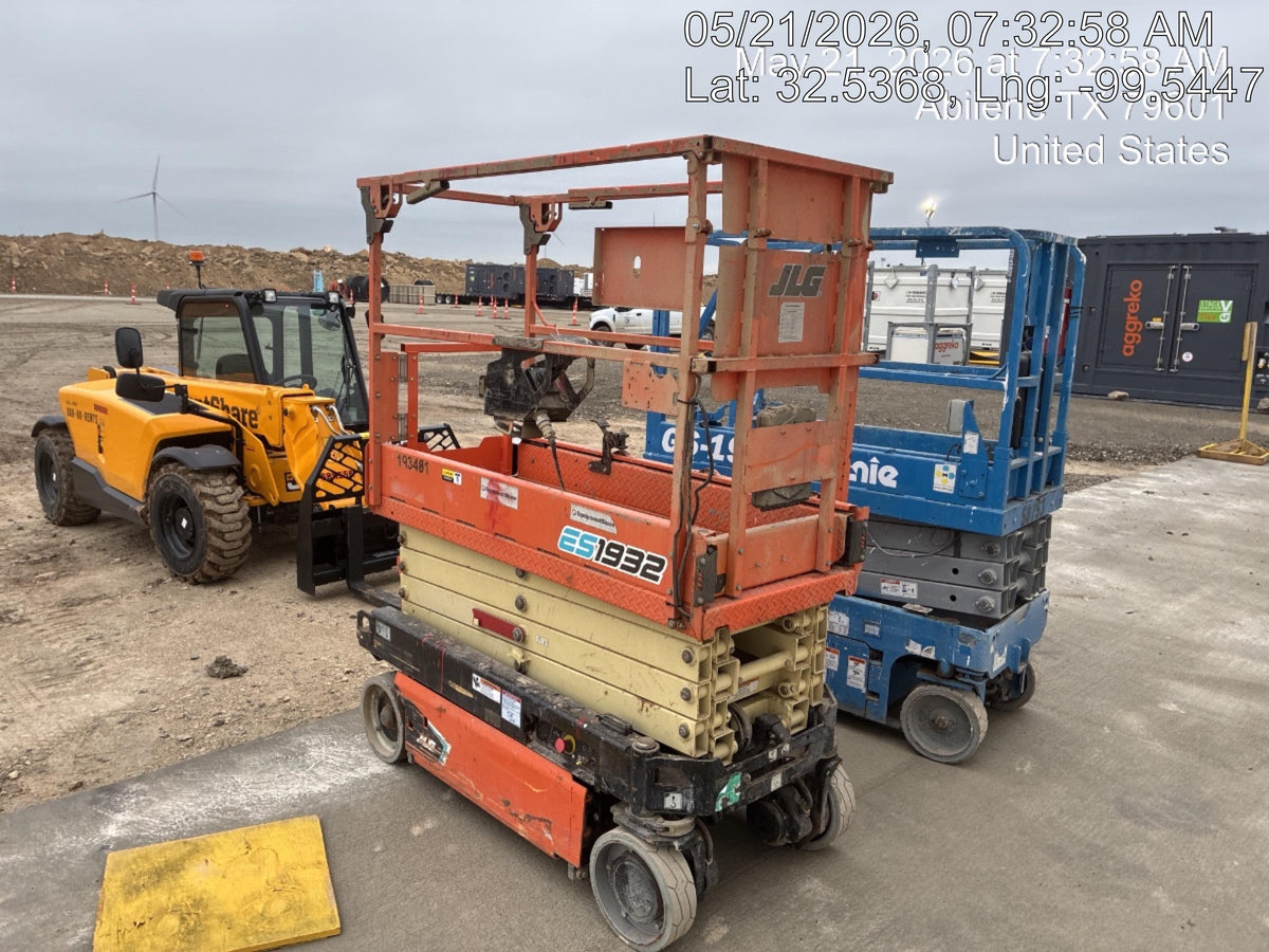 2021 JLG ES1932