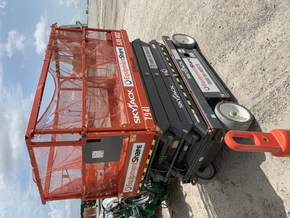 2018 Skyjack SJIII-4632 Skyjack SJIII4632 Scissor Lift w/Trojan Batteries