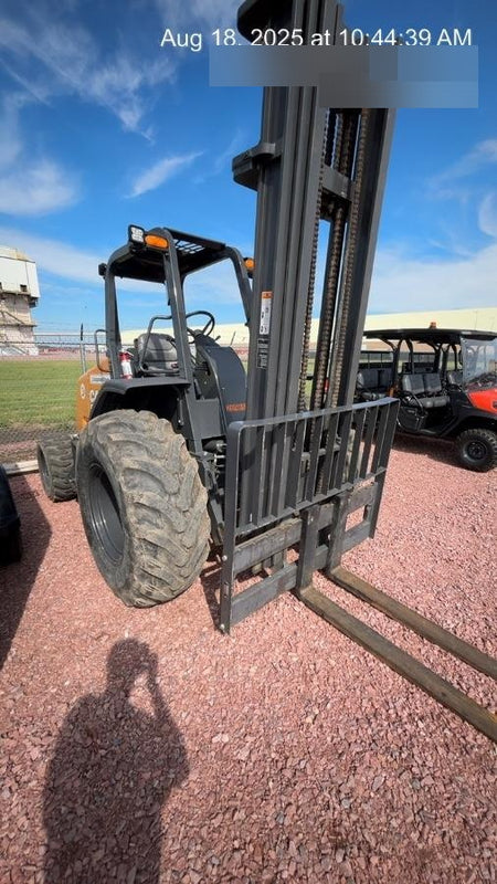 2023 CASE 588H