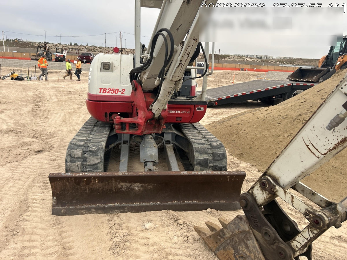 2021 TAKEUCHI TB250-2