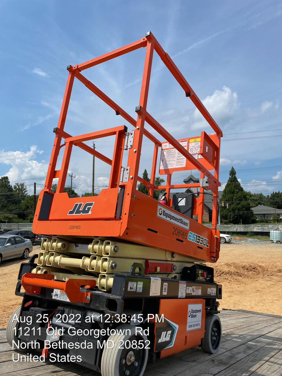 2022 JLG ES1330L