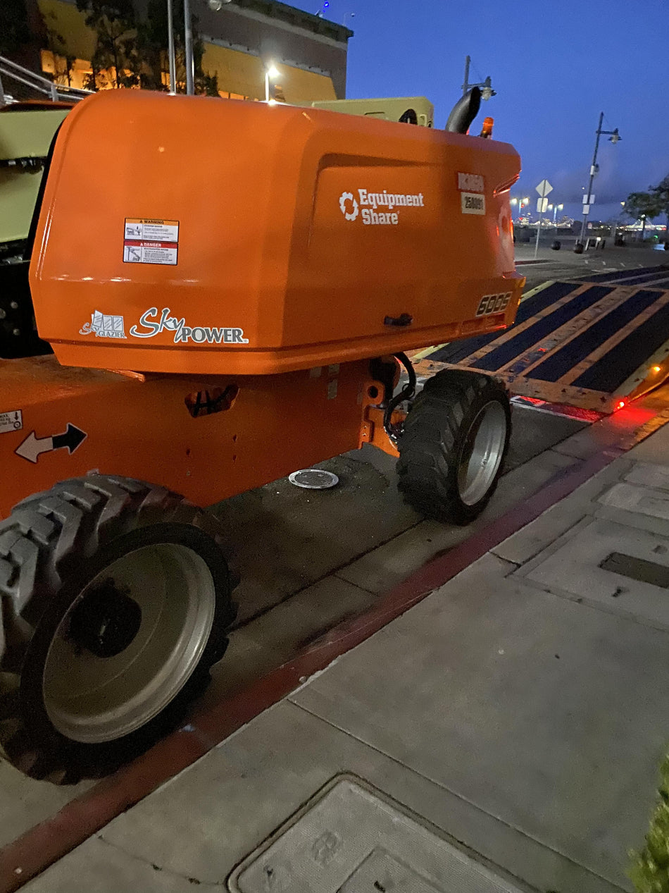 2022 JLG 600S