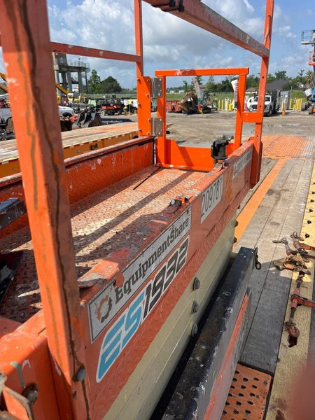 2022 JLG ES1932