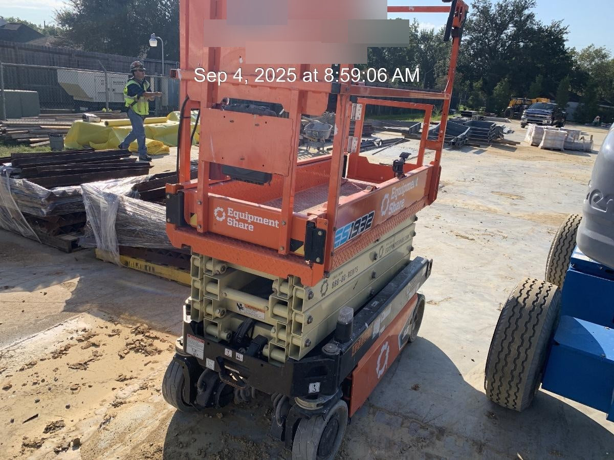 2024 JLG ES1932