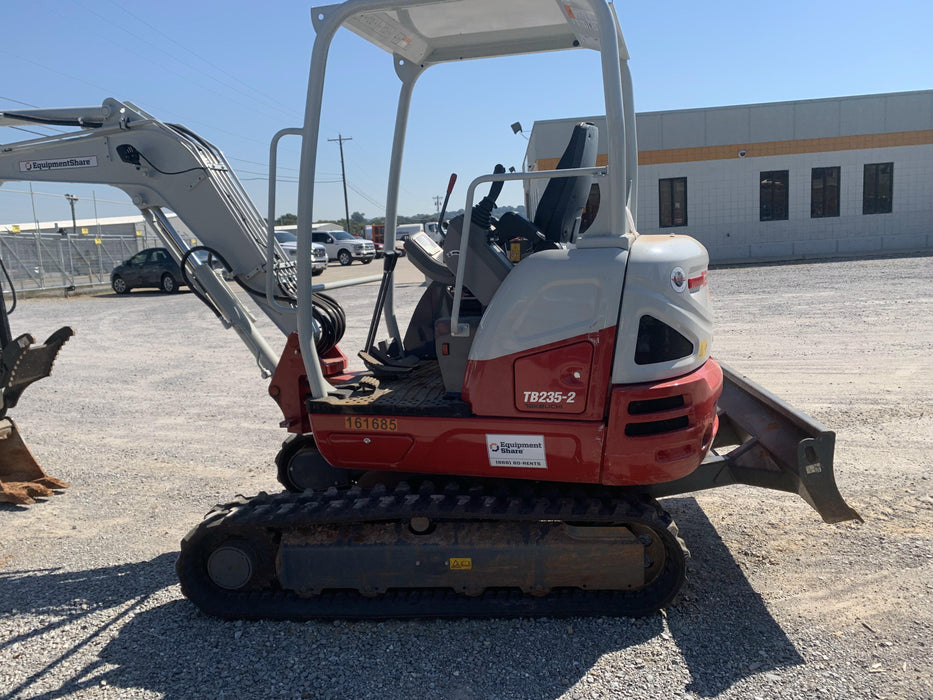 2021 TAKEUCHI TB235-2R