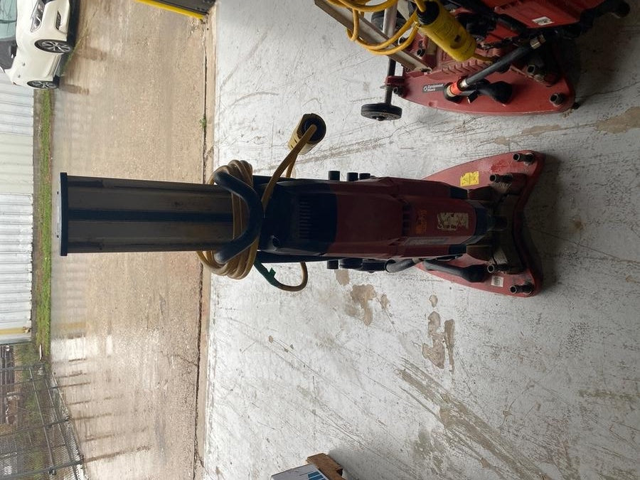 2022 HILTI DD250E