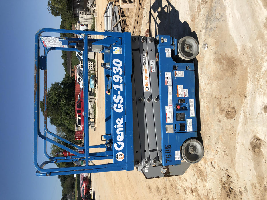 2017 Genie GS-1930 Genie GS-1930 Lift w/Fixed Rail and Chain Entry