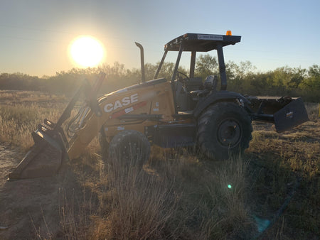 2019 Case 570N EP Canopy, 4WD, GP Front Bucket, Dual Tilt Cylinder, 84" Box Blade w/ Scarifier, Wheel Weights, Beacon