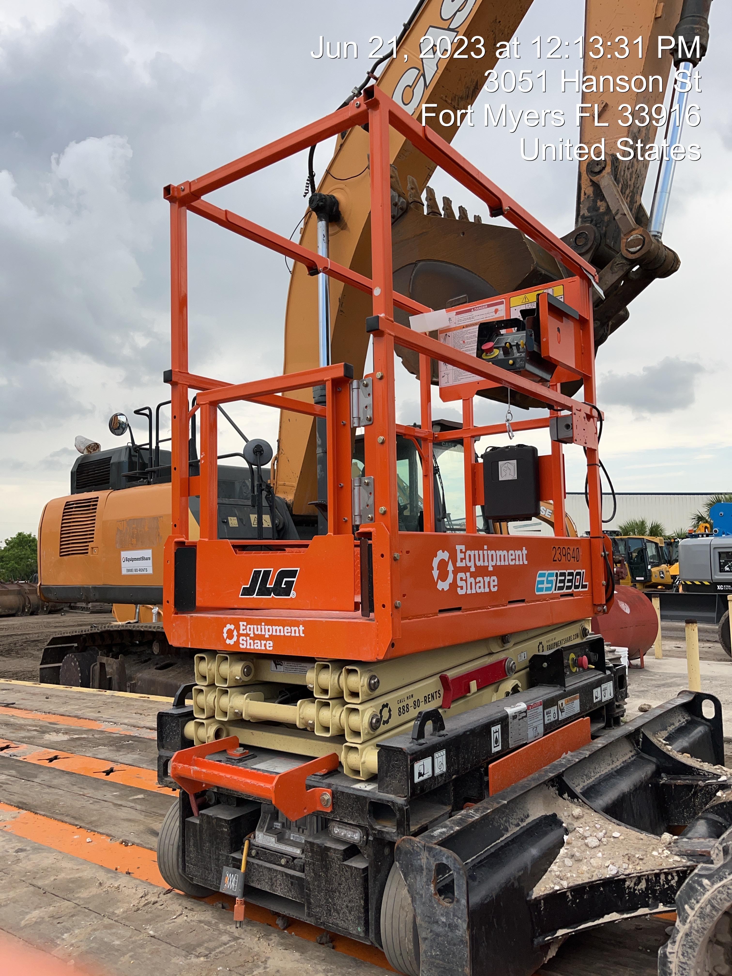2022 JLG ES1330L