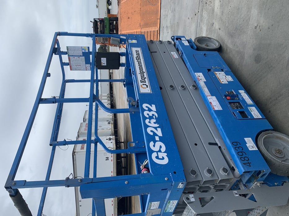 2019 Genie GS-2632 Folding rails with half height swing gate