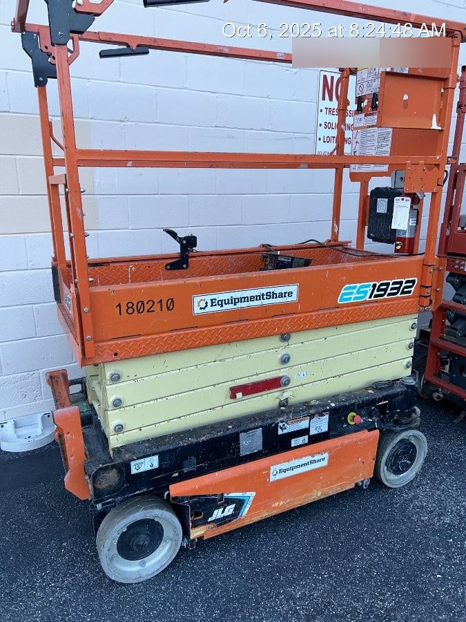 2021 JLG ES1932