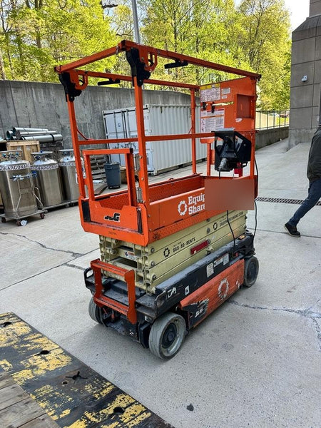 2022 JLG ES1932