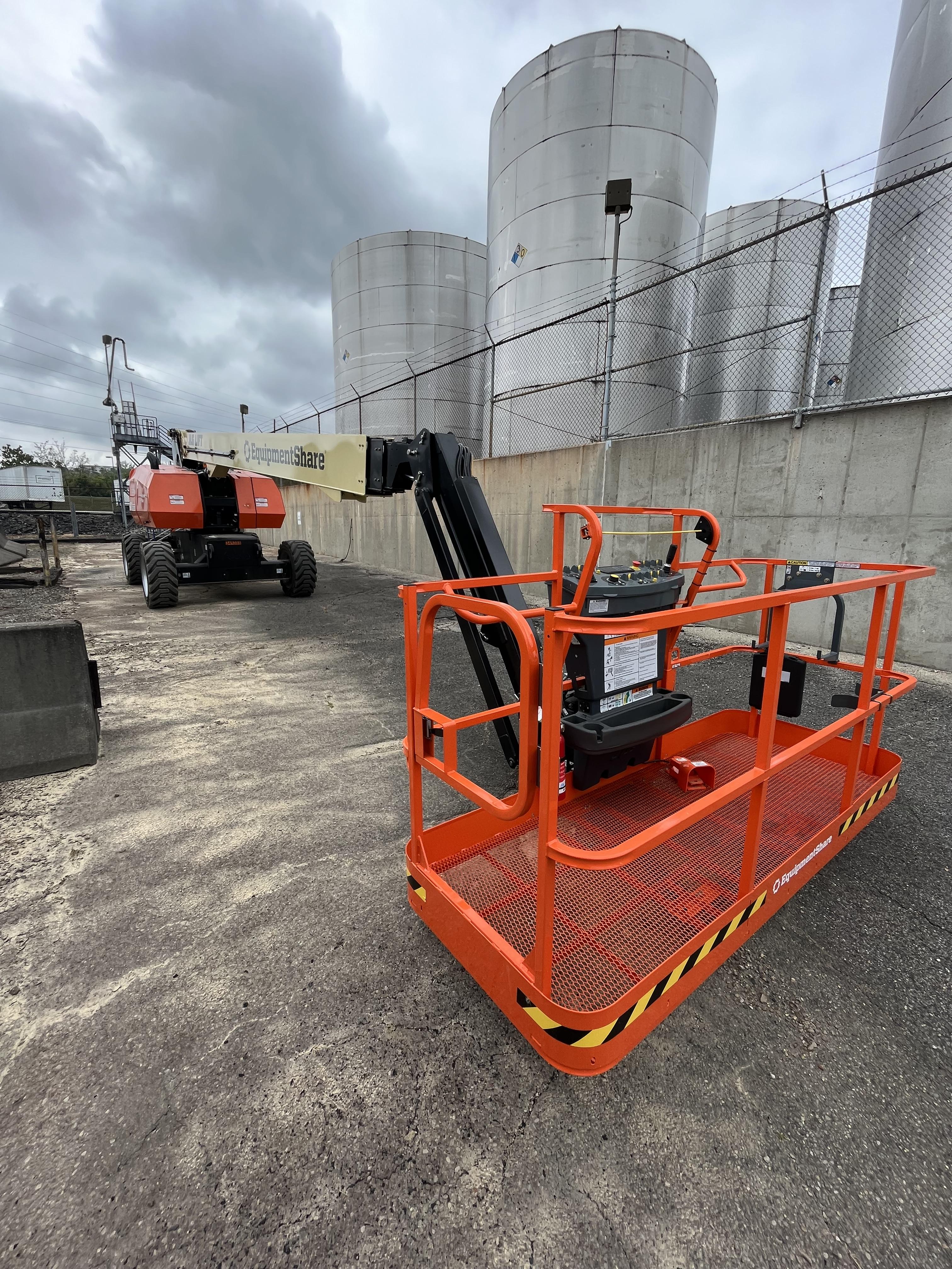 2023 JLG 860SJ