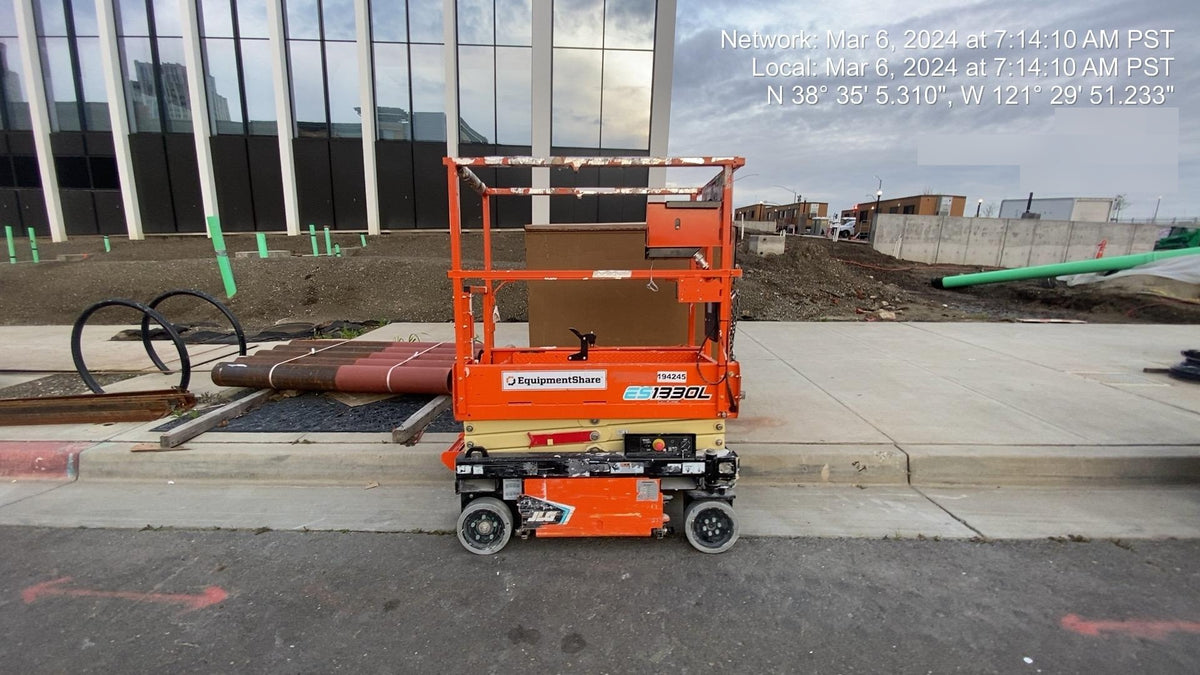 2021 JLG ES1330L