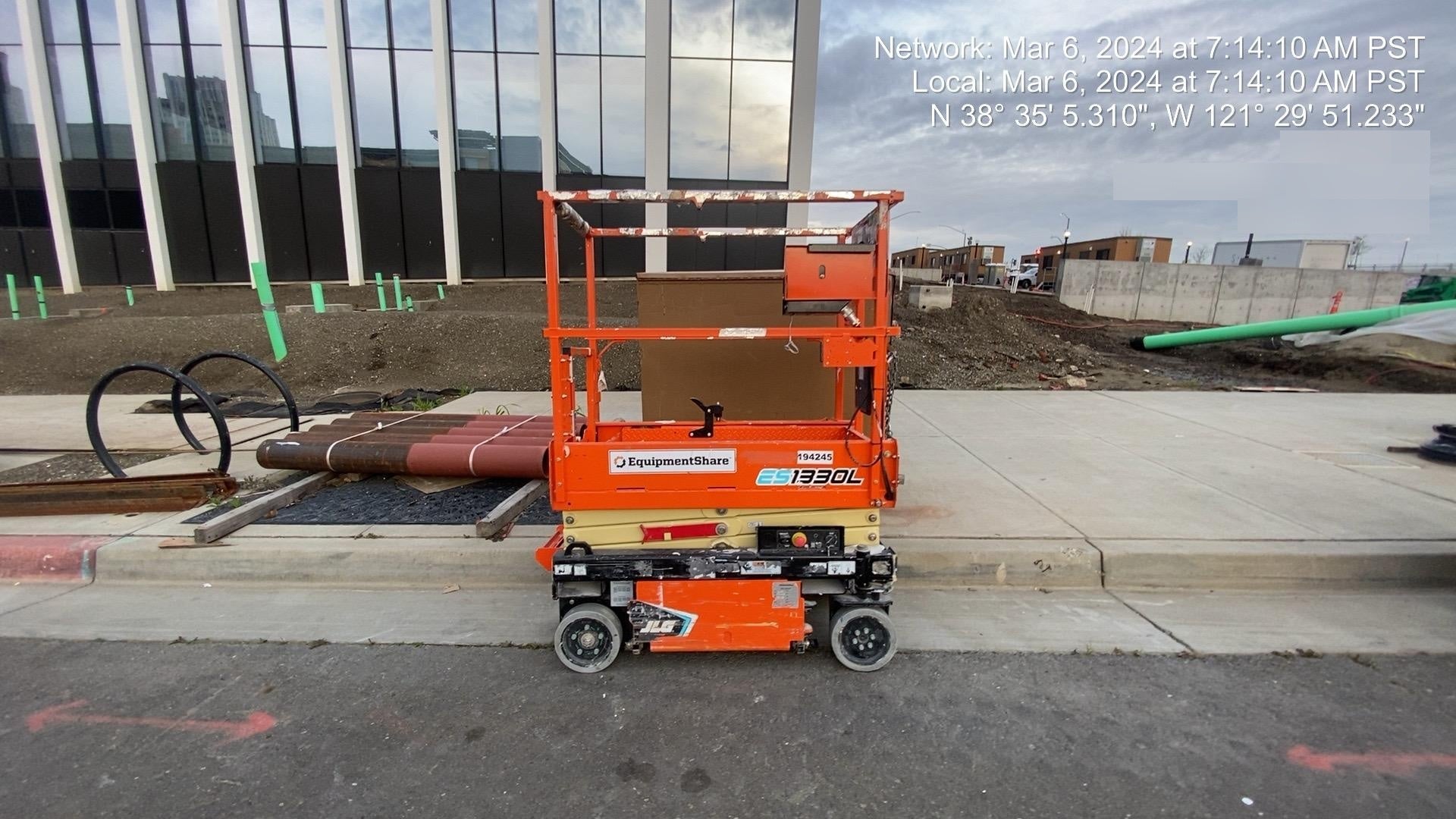 2021 JLG ES1330L