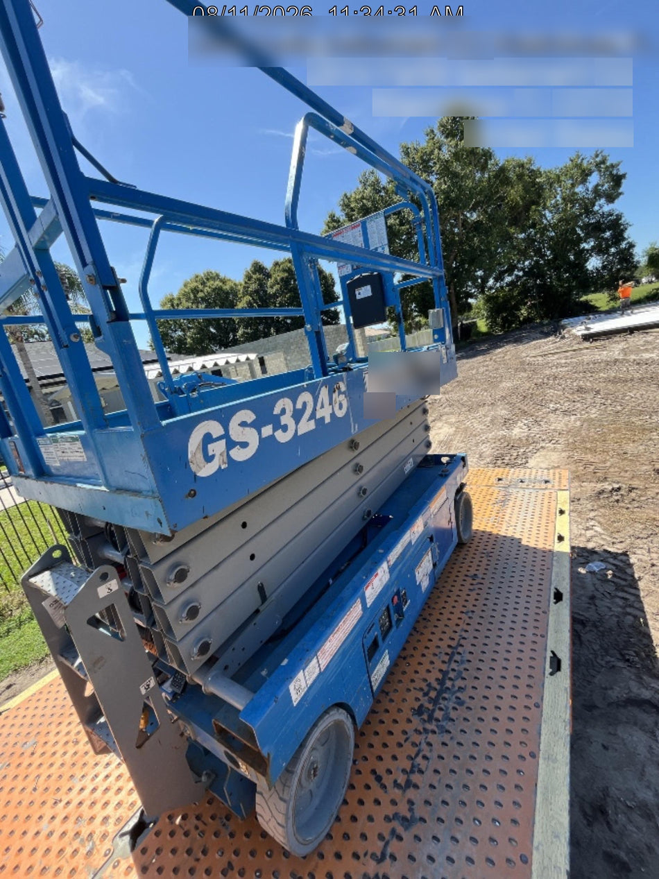 2019 Genie GS-3246 Folding rails with full height swing gate