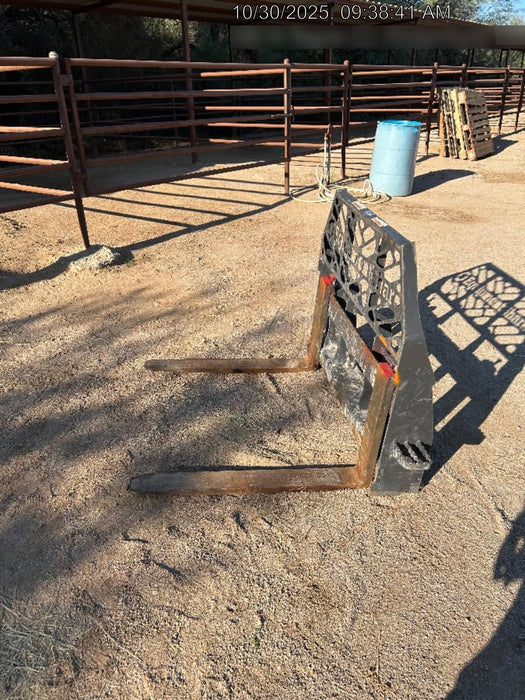 2021 PALADIN 48" Pallet Forks - Paladin