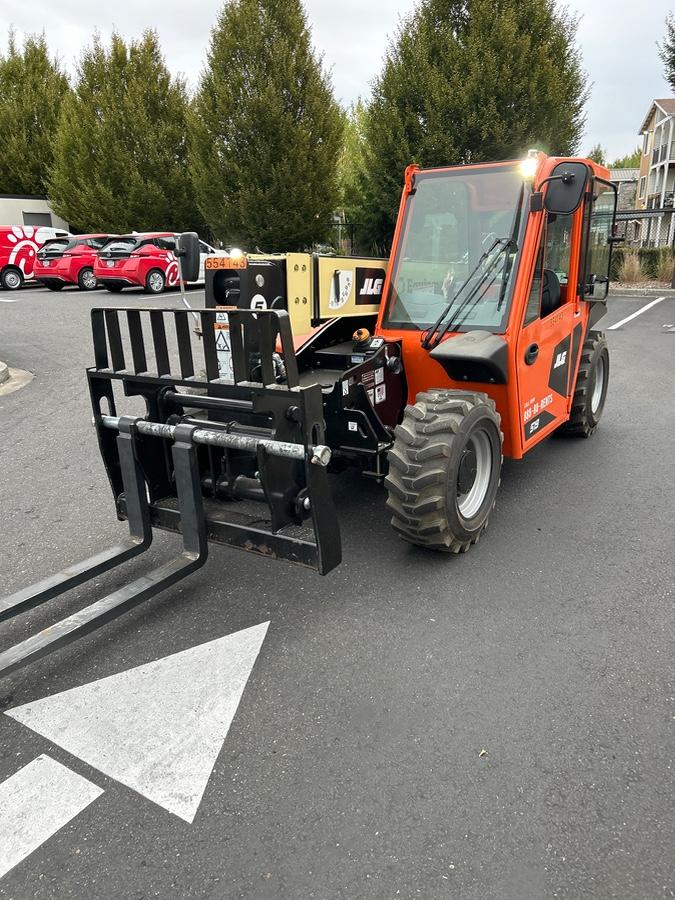 2025 JLG 519
