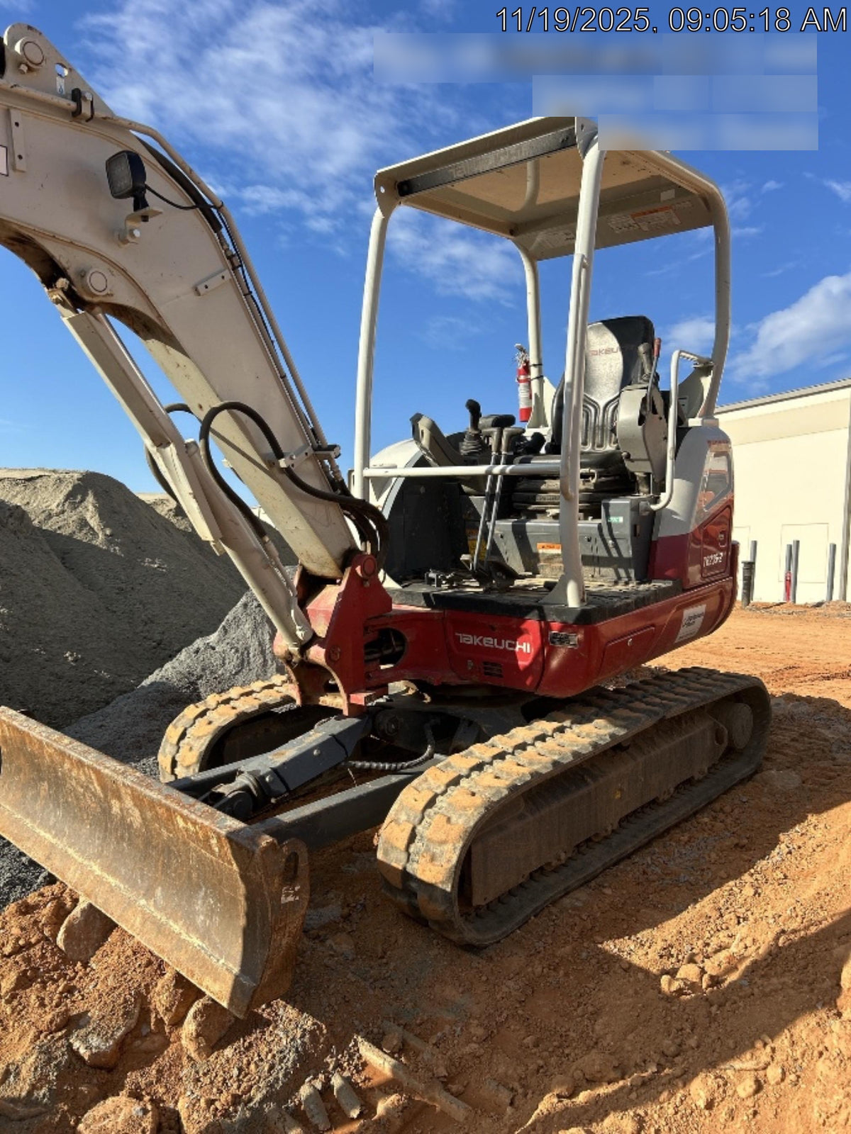 2022 TAKEUCHI TB235-2R