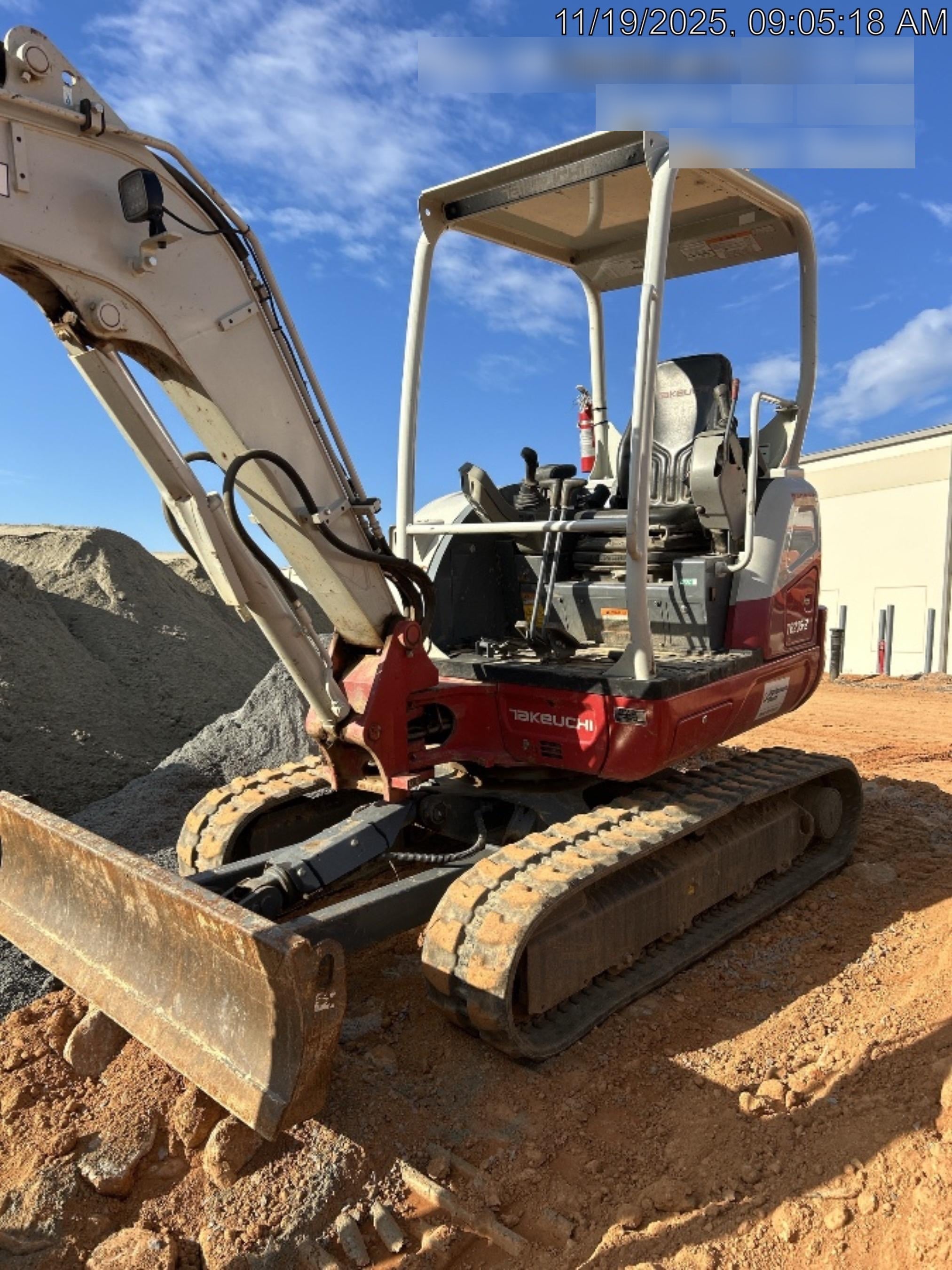 2022 TAKEUCHI TB235-2R