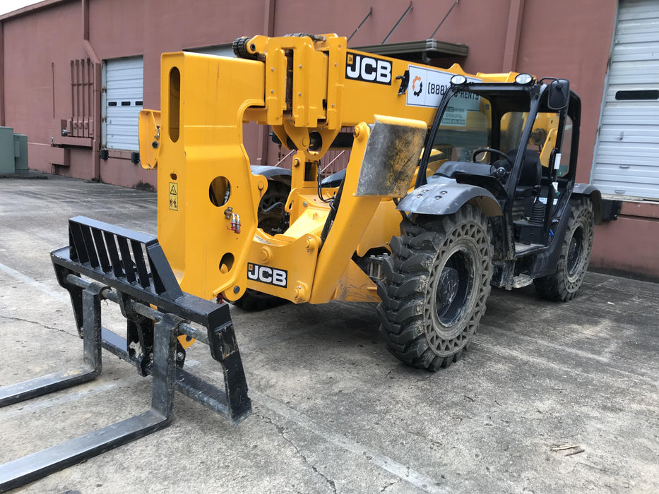 2019 JCB 512-56 Canopy, 109 HP, Solid Tires, STD Worklight, Beacon, Aux Hydraulics, Lifting Eye, Back up Alarm w/66" Carriage/60" Forks