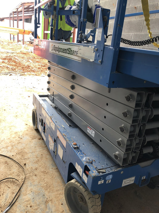 2019 Genie GS-4047 Folding rails with half height swing gate