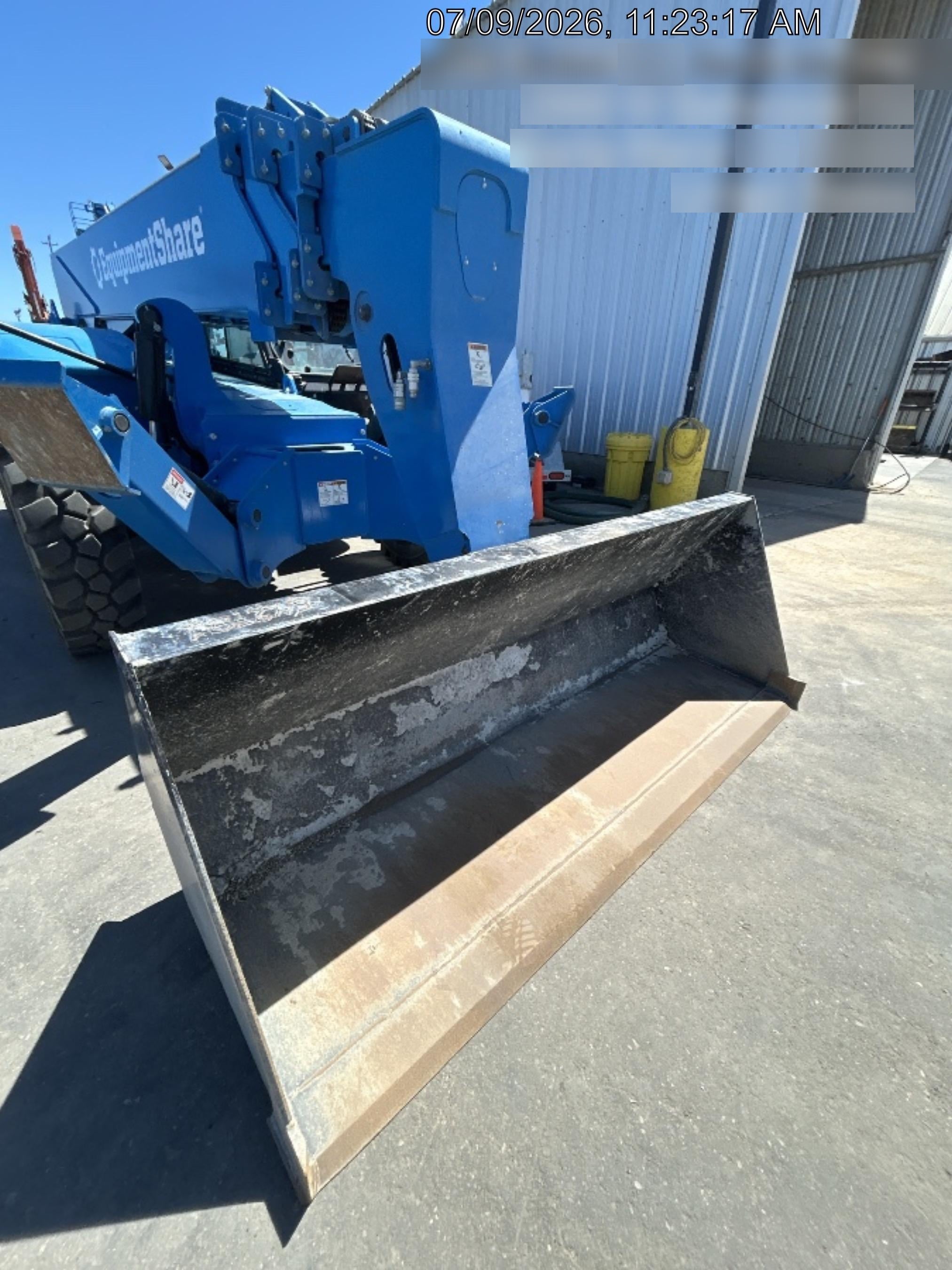 2025 JLG 1001100823