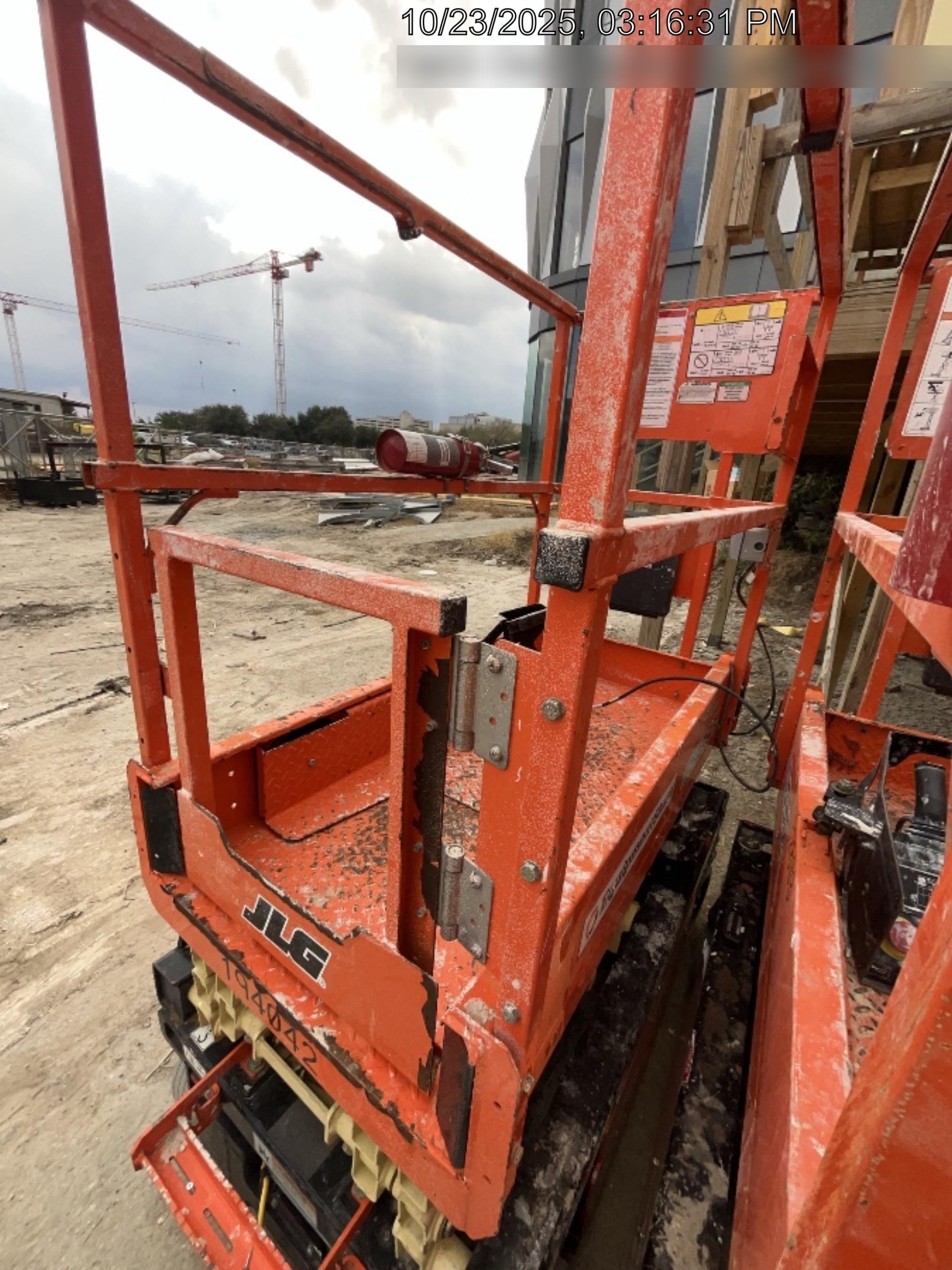 2021 JLG ES1330L