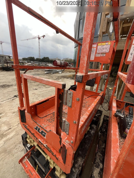 2021 JLG ES1330L