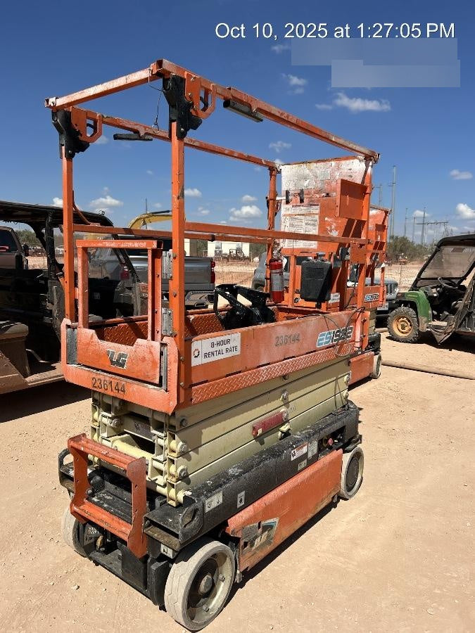 2022 JLG ES1932