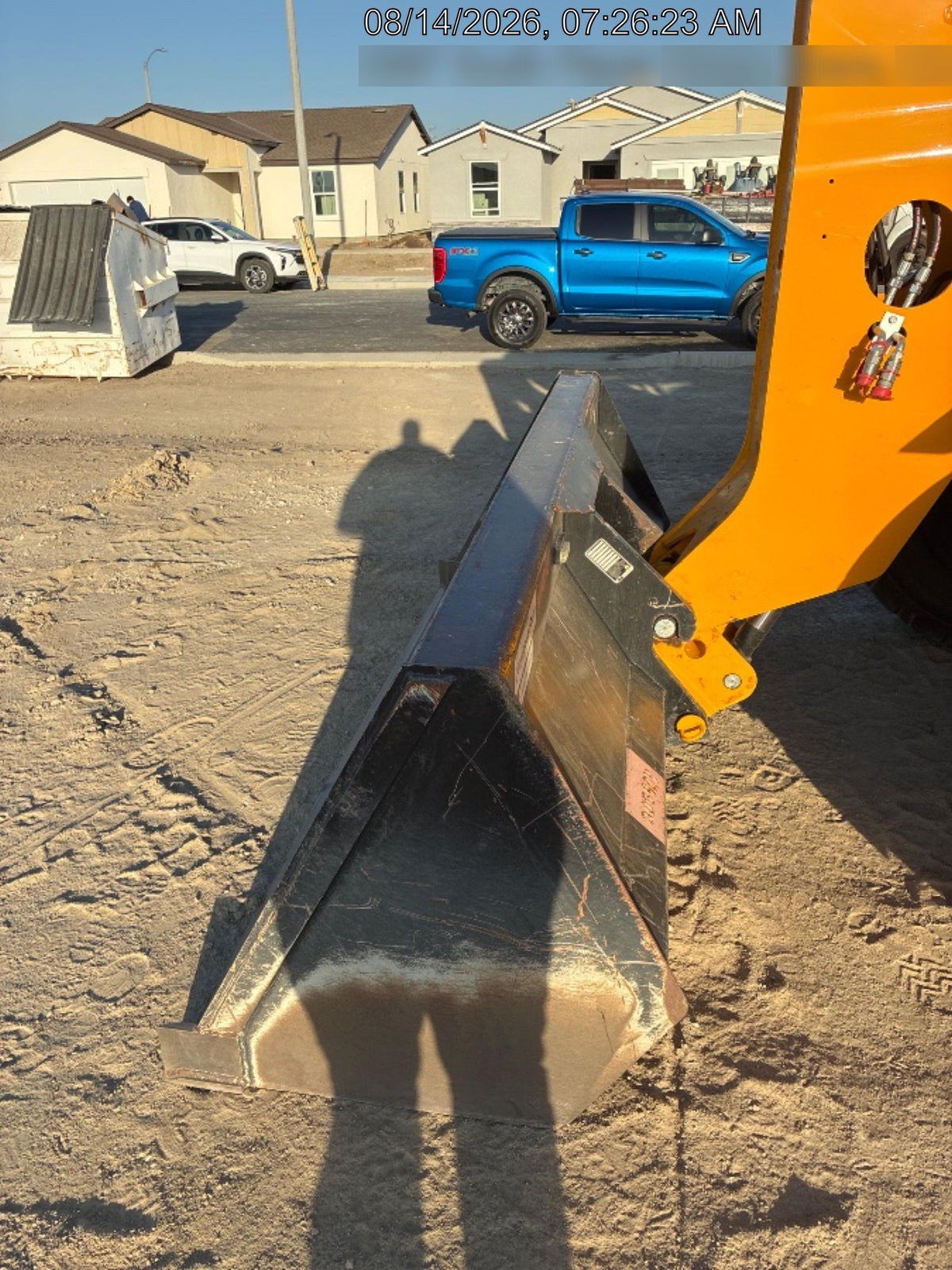 2022 JLG 1001100823